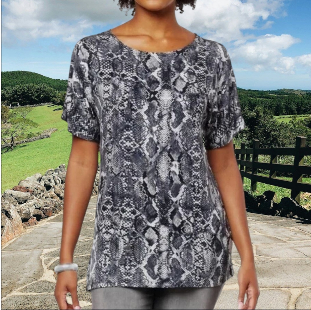 ✨Cable & Gage Gray Snake Print Women's Top Size M